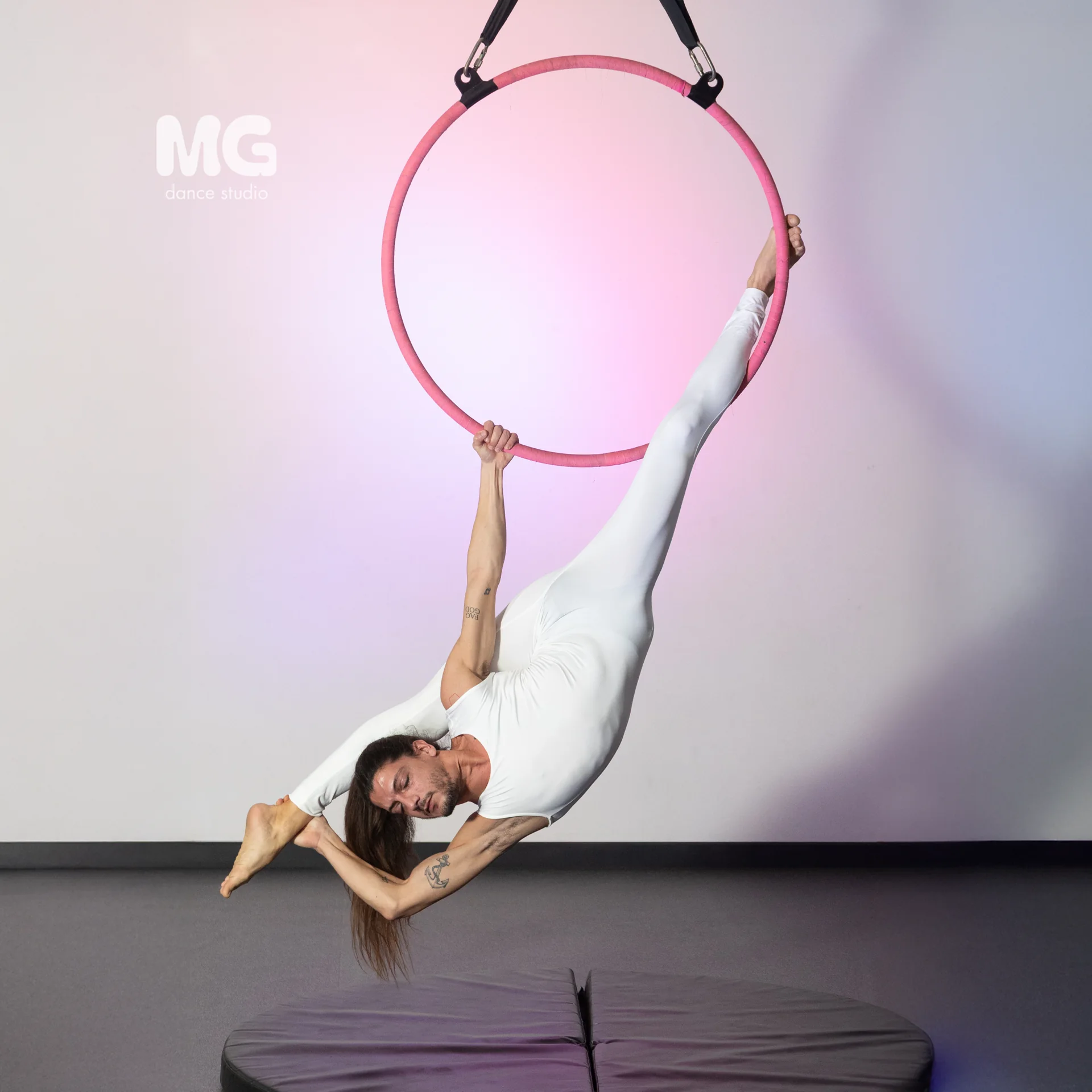 Воздушное кольцо в MGold dance studio